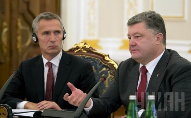 Порошенко поблагодарил НАТО за помощь.