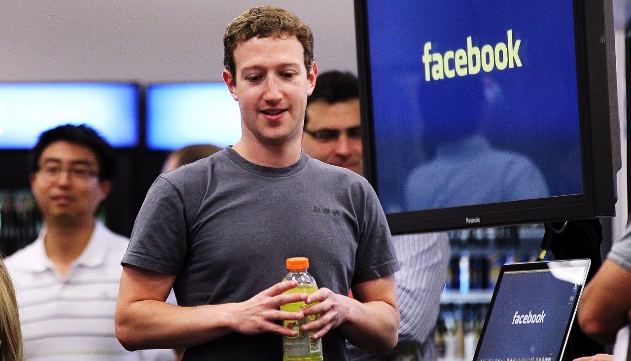 Стоимость Facebook упала на миллиарды долларов на фоне скандала.
