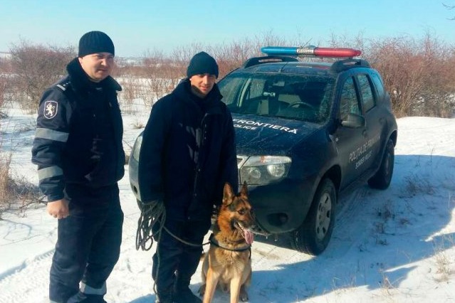 Пограничники Румынии решают судьбу беженцев. 