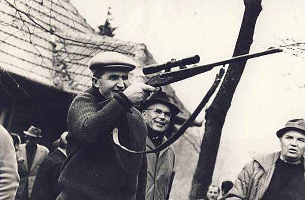 Arma lui Ceaușescu, vândută la licitație. Care a fost prețul final