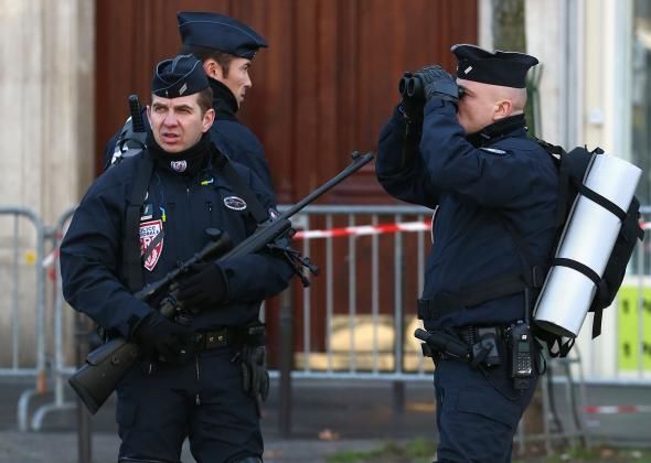 Poliţia a demarat o anchetă în speranţa că îi vor prinde.