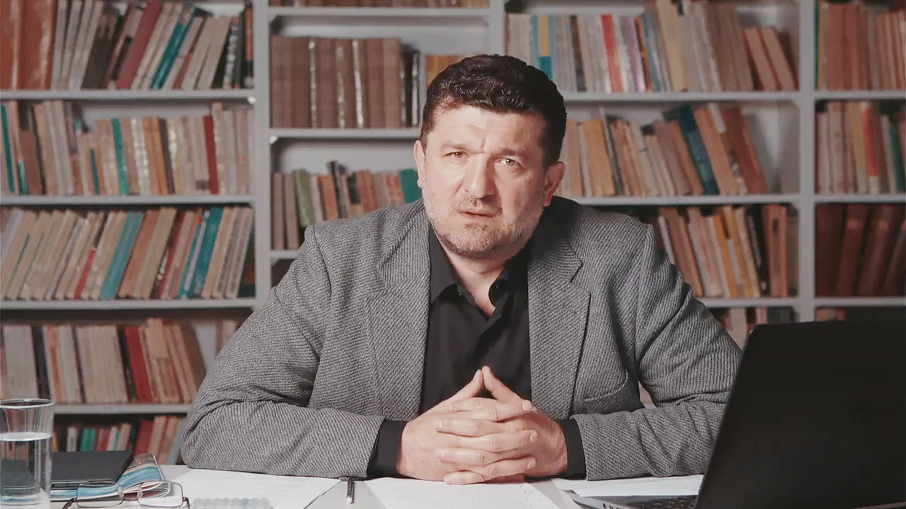 Muntean: Primul lucru pe care ar trebui să-l facă autoritățile este să meargă la Kiev.