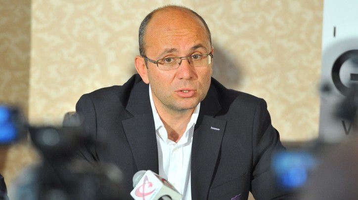 Consultantul politic Cozmin Guşă a analizat alegerile prezidenţiale din Republica Moldova și spune că oligarhul Vladimir Plahotniuc conduce Republica Moldova din umbră.