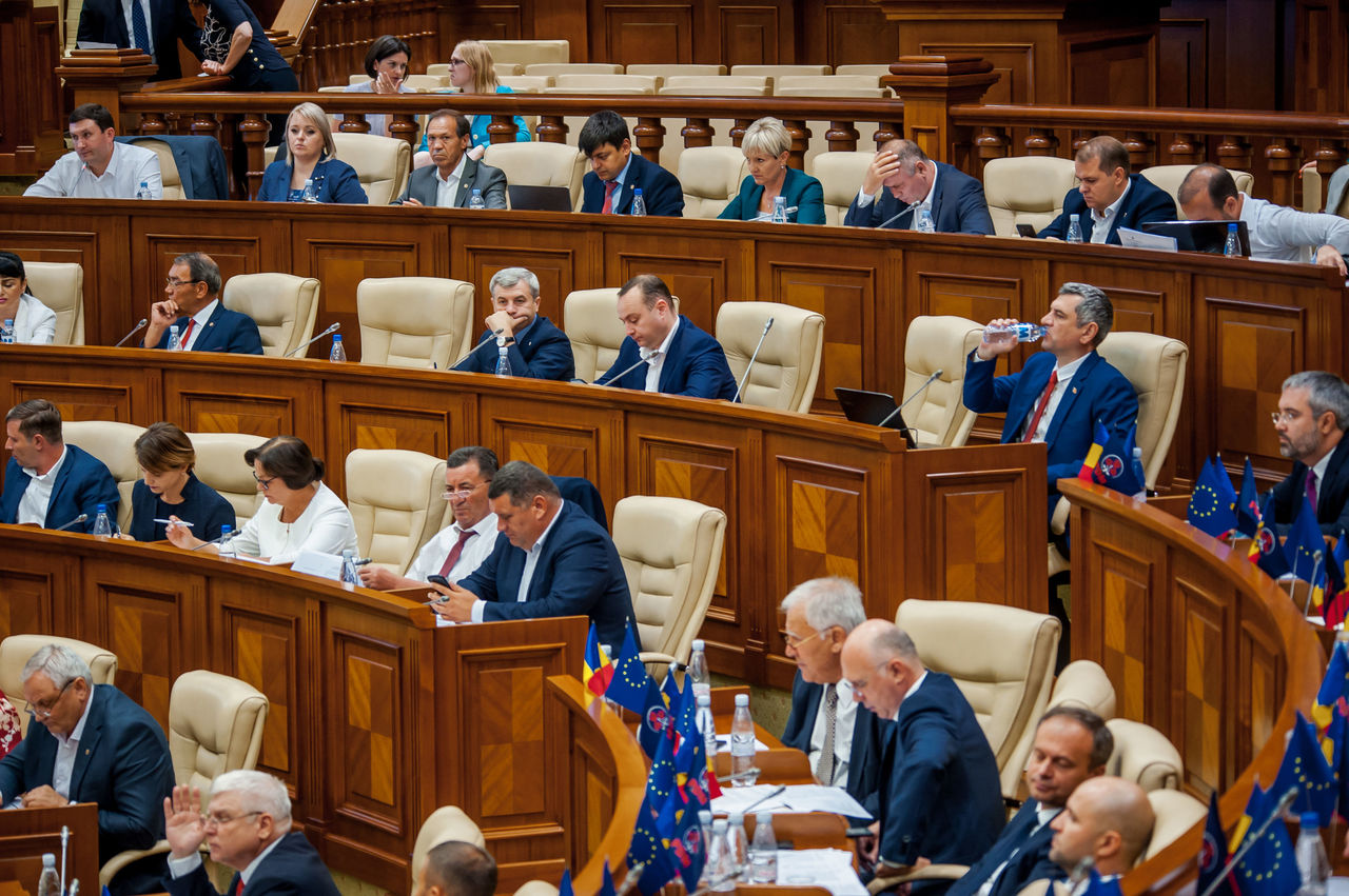 Постановление парламента по этому поводу было принято 55 голосами депутатов.