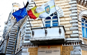 Amintim că inaugurarea Pomului de Crăciun va avea loc duminică, 1 decembrie.