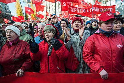 Участники коммунистического митинга в Киеве. Фото:  РИА Новости