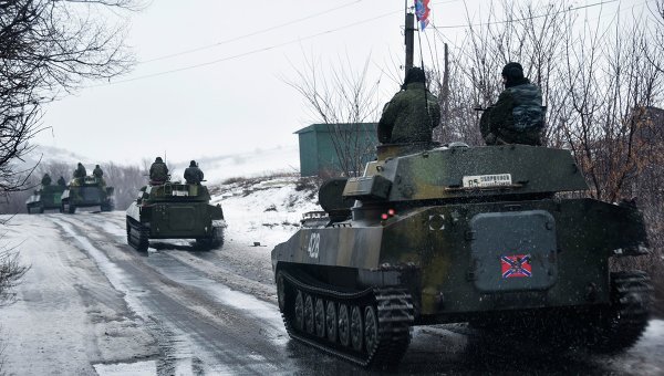 По данным штаба ДНР, силовики срочно перебрасывают подкрепления к городу Светлодарск.