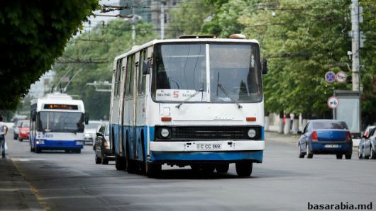 Trafic sistat pe o porţiune de drum din Capitală. Străzi de evitat