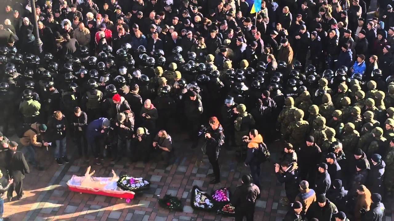 Сейчас у здания Рады находятся порядка 200 аграриев.