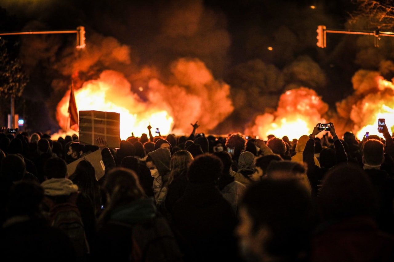 В Испании третьи сутки продолжаются ожесточённые протесты после ареста рэпера.