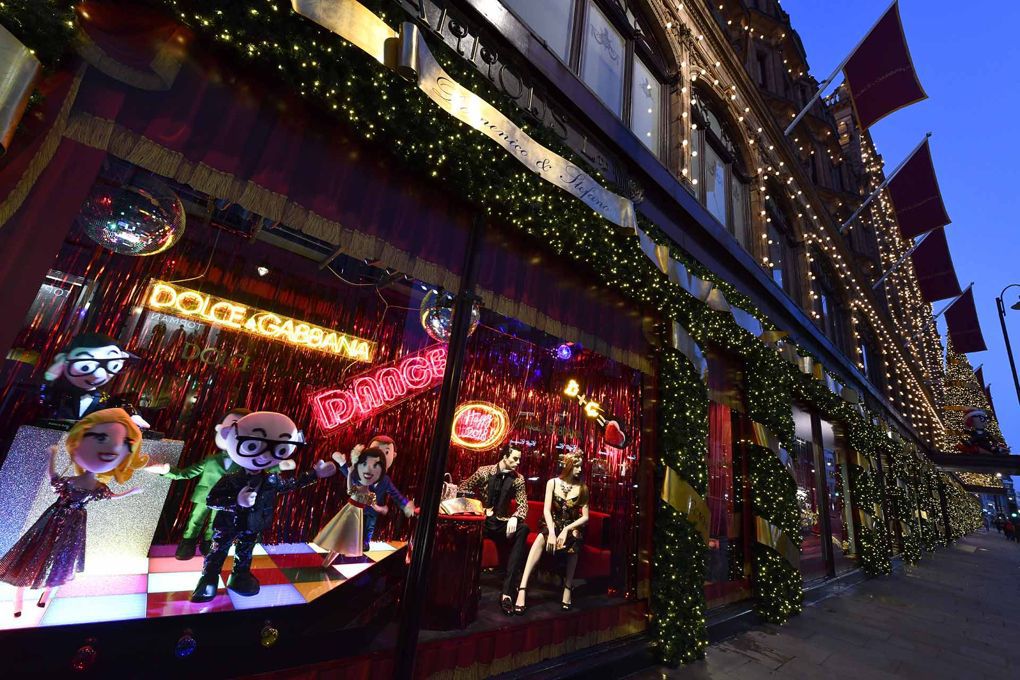 Designerii Dolce and Gabana au aprins luminiţele de Crăciun la Londra