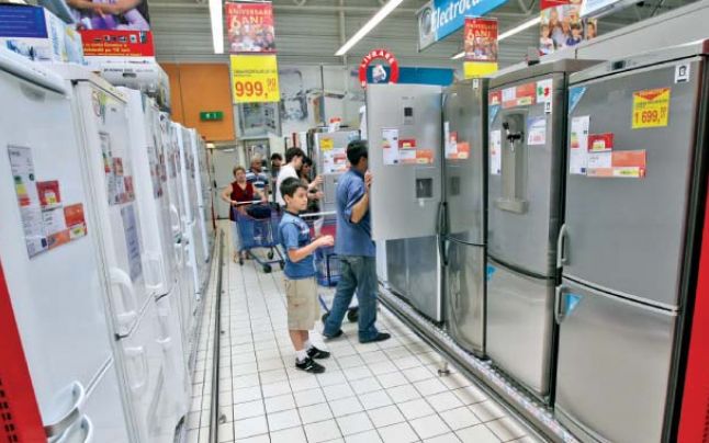 După ce magazinele de electrocasnice din capitală au afișat prețuri de două sau de trei ori mai mari, Foto: adevarul.ro