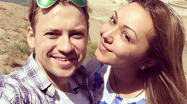 Все это время рядом с Андреем находится его невеста Диана Очилова.