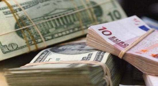 Valoarea dolarului crește cu 9 bani. Moneda americană va costa mâine 18 lei și 16 bani.