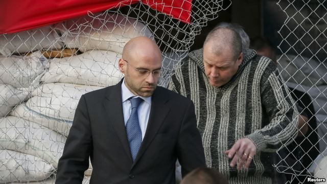 Накануне был освобожден один военный наблюдатель из Швеции.