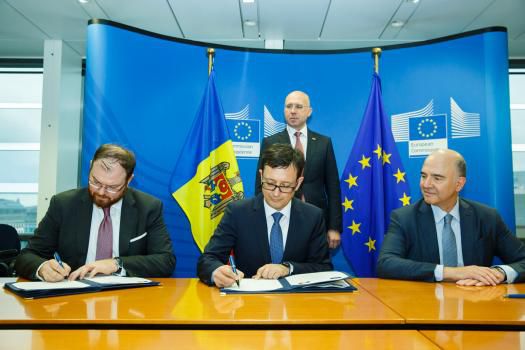 Moldova a semnat cu UE Acordul privind asistenţa de 100 milioane de euro. Foto: gov.md