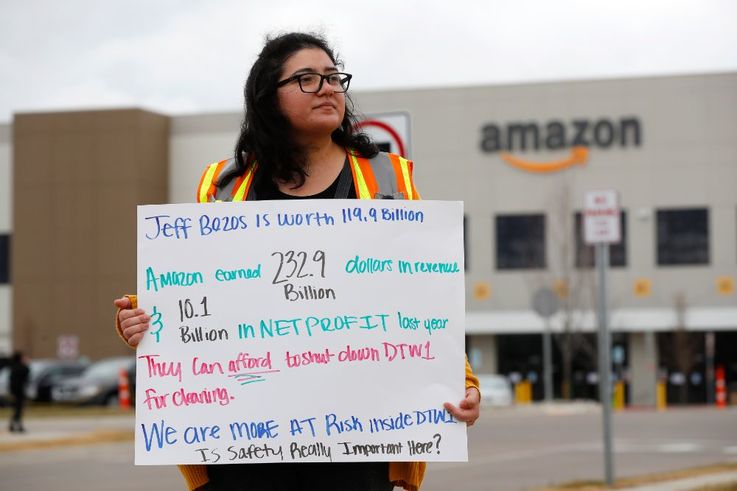 Amazon: Un vicepreşedinte a demisionat în semn de protest