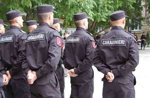 Un comandant adjunct al Trupelor de Carabineri, trimis în judecată pentru corupţie.