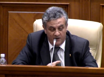Deputatii comunisti solicita intreprinderea unor masuri de securitate in sala de sedinte a Parlamentului.