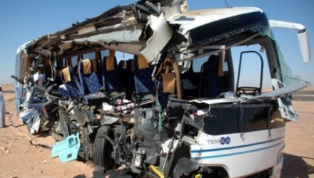 Accidentul produs pe un drum naţional care asigură legătura între Laghouat şi oraşul vecin Afflou.