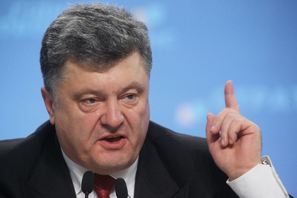 Петр Порошенко предложил парламенту рассмотреть вопрос изменения границ районов Луганской области и наведения порядка в этом регионе.