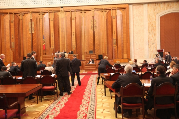 În același timp, fiecare al cincilea respondent nu a putut să spună pentru cine ar vota.
