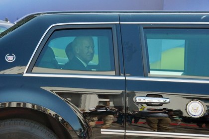 Как сообщает The Washington Post, такое решение было принято из-за собравшихся в центре города родственников погибших участников Евромайдана.