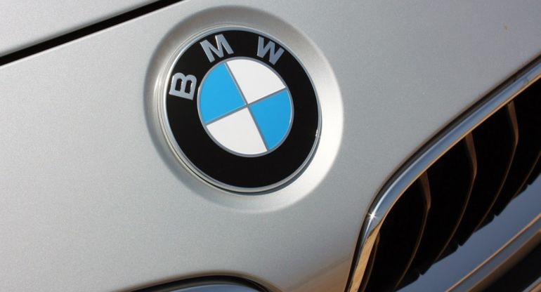 BMW объявил об остановке производства автомобилей в России.
