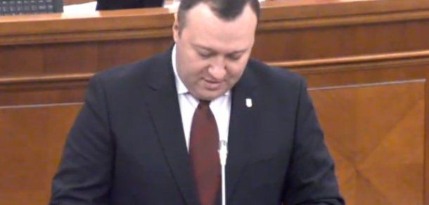 Mai mulţi deputaţi PLDM au scris depoziţii pe Filat. Foto: images.protv.md