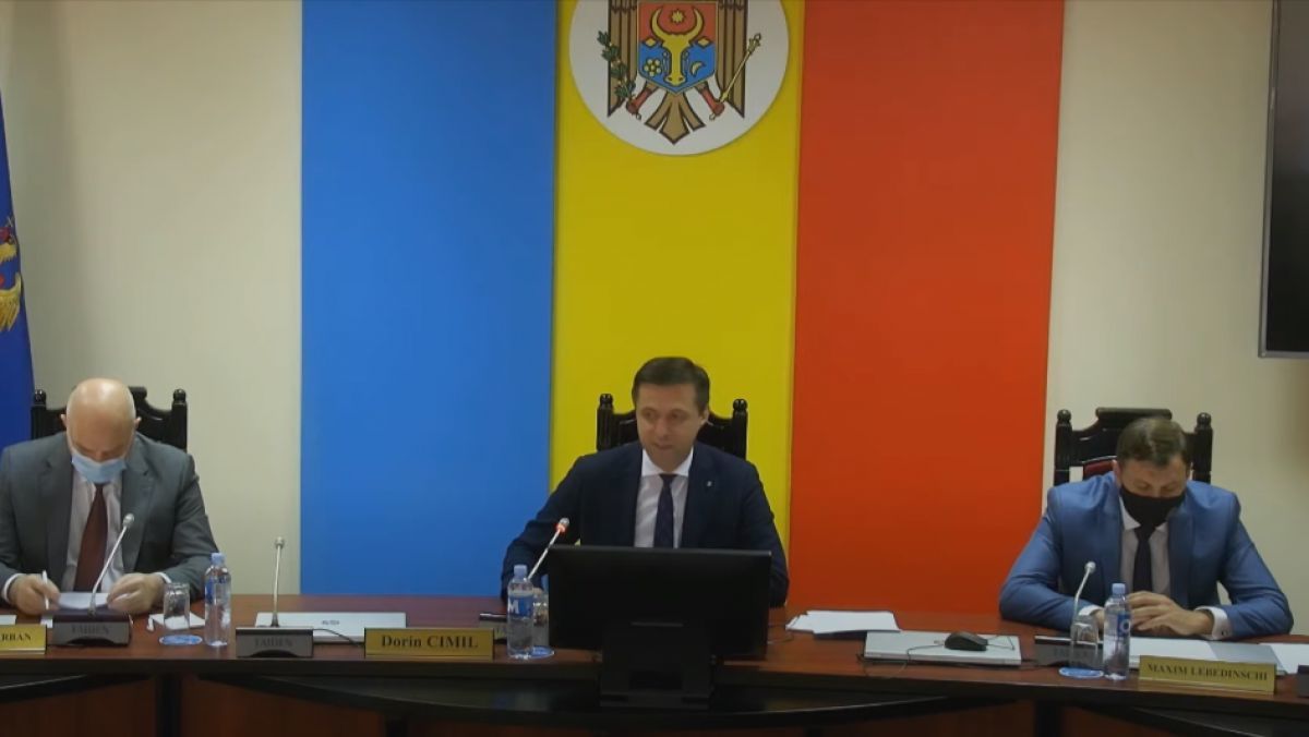 Чимил: Только ЦИК может решать, сколько участков за рубежом открывать.