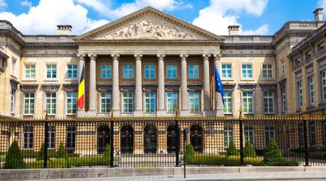 Parlamentul federal belgian a fost evacuat miercuri dimineaţa în urma unei alerte cu bombă, relatează ziarul Le Soir în pagina electronică.