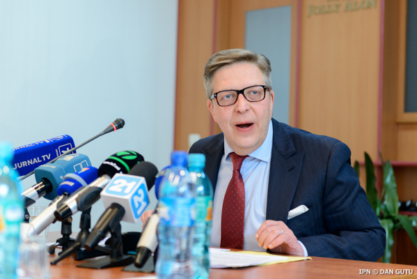 Тапиола похвалил молдавское правительство за „фантастические успехи в осуществлении реформ”, но уточнил, так же, что оно должно быть еще более ответственным и должно еще много работать.
