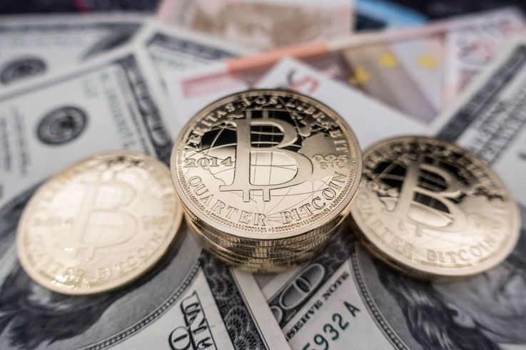 Bitcoin a crescut la peste 11 mii de dolari