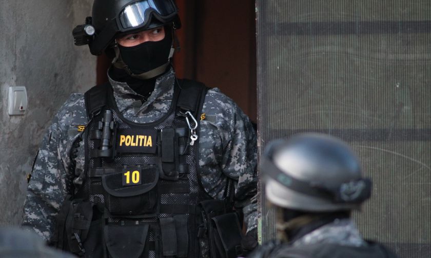 Ofiţerii de investigaţii continuă cercetările, întru stabilirea eventualilor complici în acest caz, precum şi identificarea proprietarilor bunurilor depistate. 