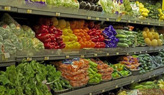 Specialiştii recomandă să cumpărăm produse alimentare doar din locuri autorizate, iar înainte de a fi consumate să le ţinem în apă.