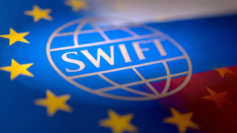 ЕС отключил от SWIFT семь российских банков.