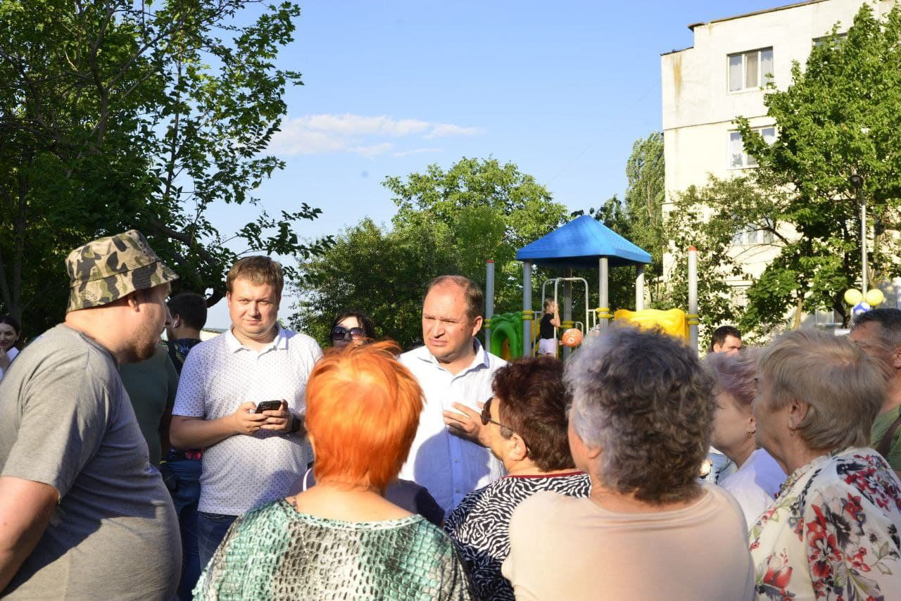Состоялось открытие нового сквера в центре Кишинева.