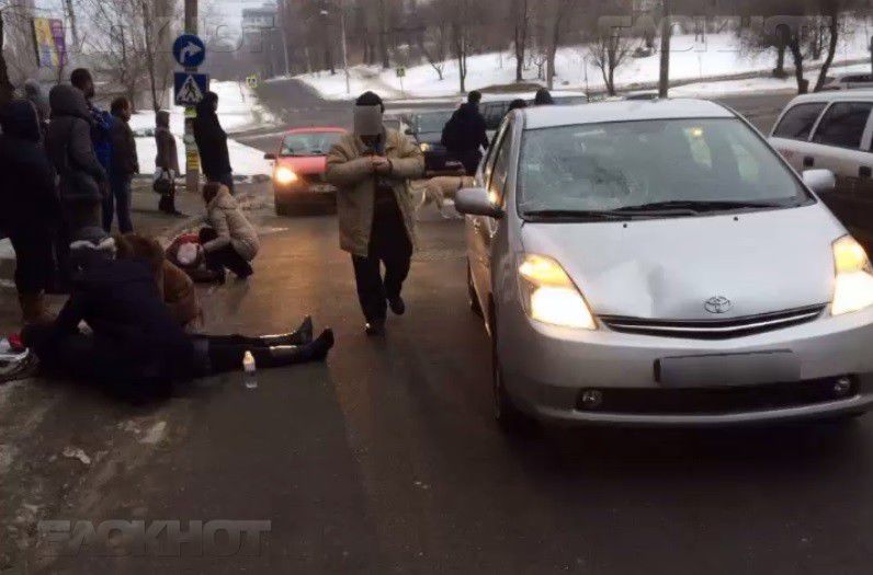Водитель рассказал, что на перекрестке его подрезал другой автомобиль. 