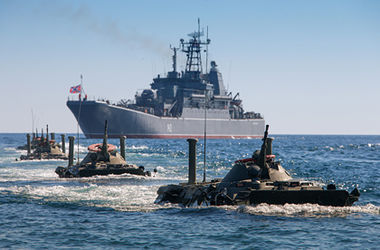 Российские военные провели учения в Черном море.