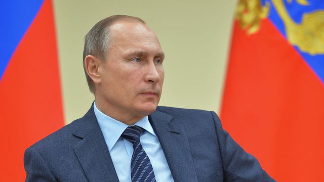 Putin „a cerut guvernului rus să ia măsuri pentru interzicerea transportului aerian charter între Rusia și Turcia”.