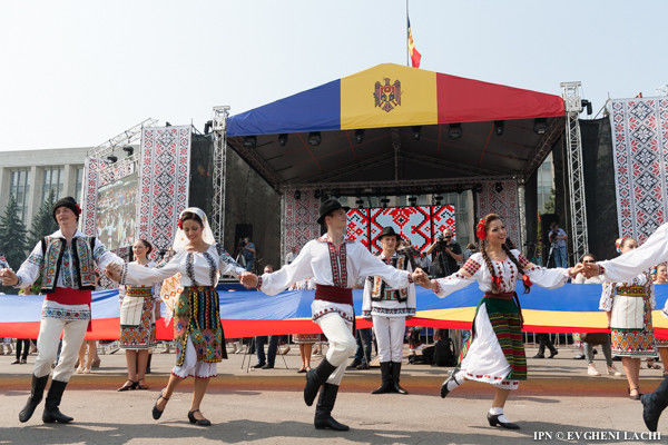 Завершит праздник лазерный шоу. 