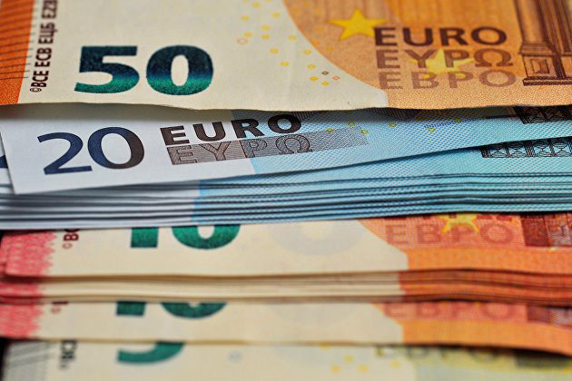 ЕС запретил передавать России банкноты евро.