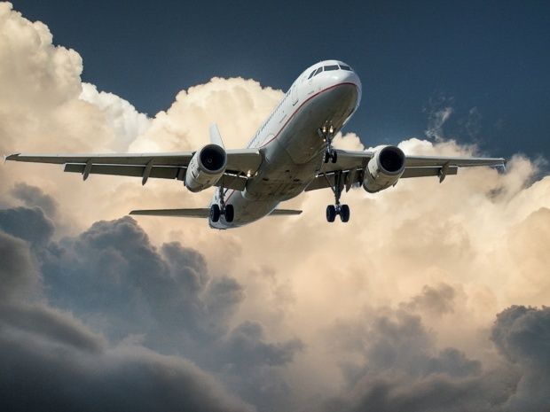 Reuniune la nivel înalt UE-SUA privind prezenţa laptopurilor la bordul avioanelor. 