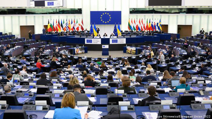 Европарламент призвал принять меры для укрепления коллективной обороны и дипломатии ЕС.