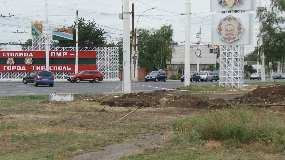 Работы по обустройству въезда в Тирасполь продолжаются.