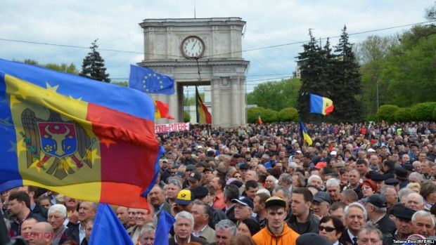 Asemănarea cu Maidanul de la Kiev a apărut din prima zi în care a început protestul non-stop în centrul Chişinăului, 6 septembrie 2015.