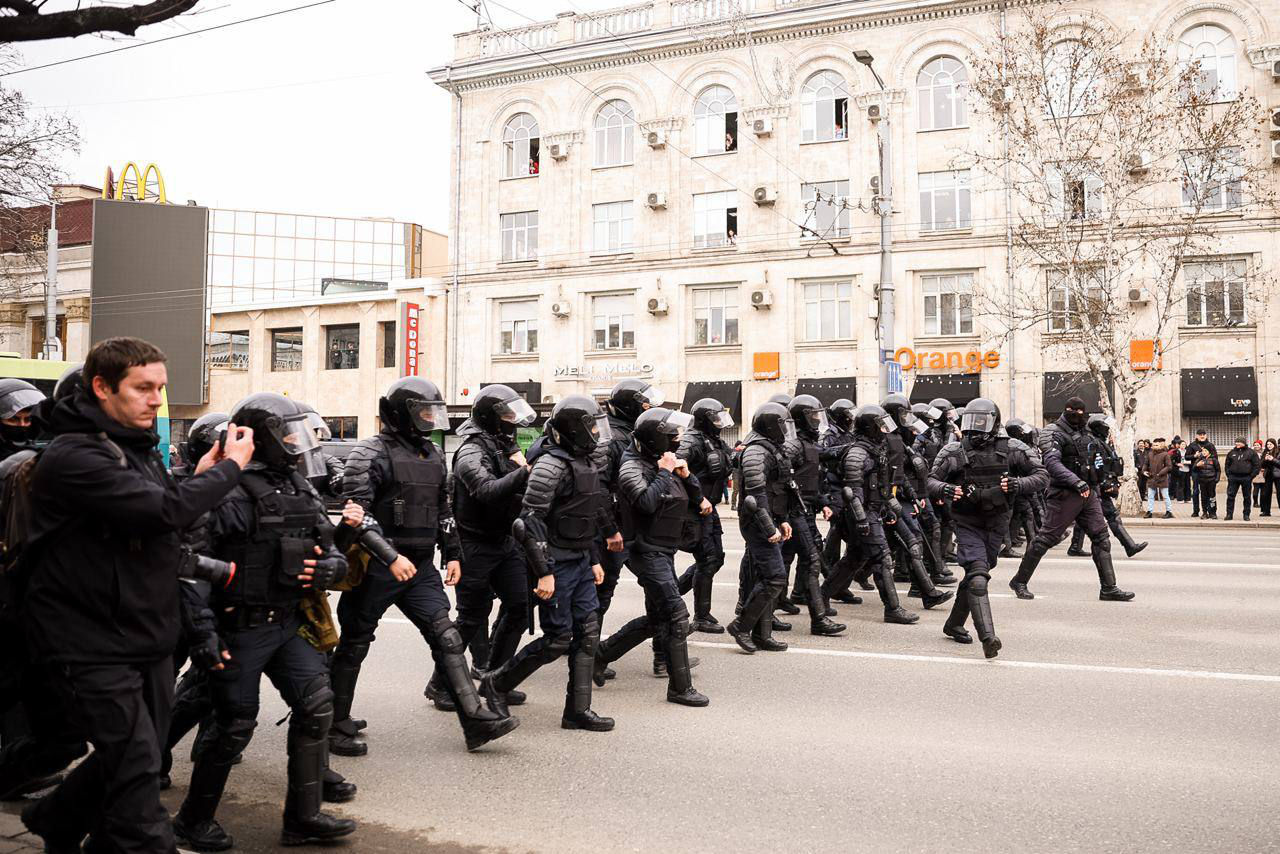 Молдавская полиция предупреждает о беспорядках в Кишиневе 12 марта.