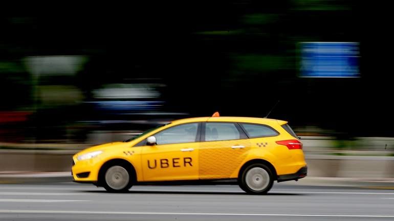 В Европе водителей Uber уравняют в правах с таксистами.