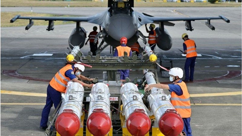 Байден пообещал, что военные США примут участие в защите Тайваня при нападении Китая. 