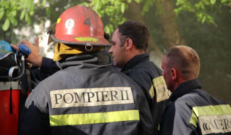 По данным пожарных, пламя полностью уничтожило комнату площадью 12 квадратных метров.